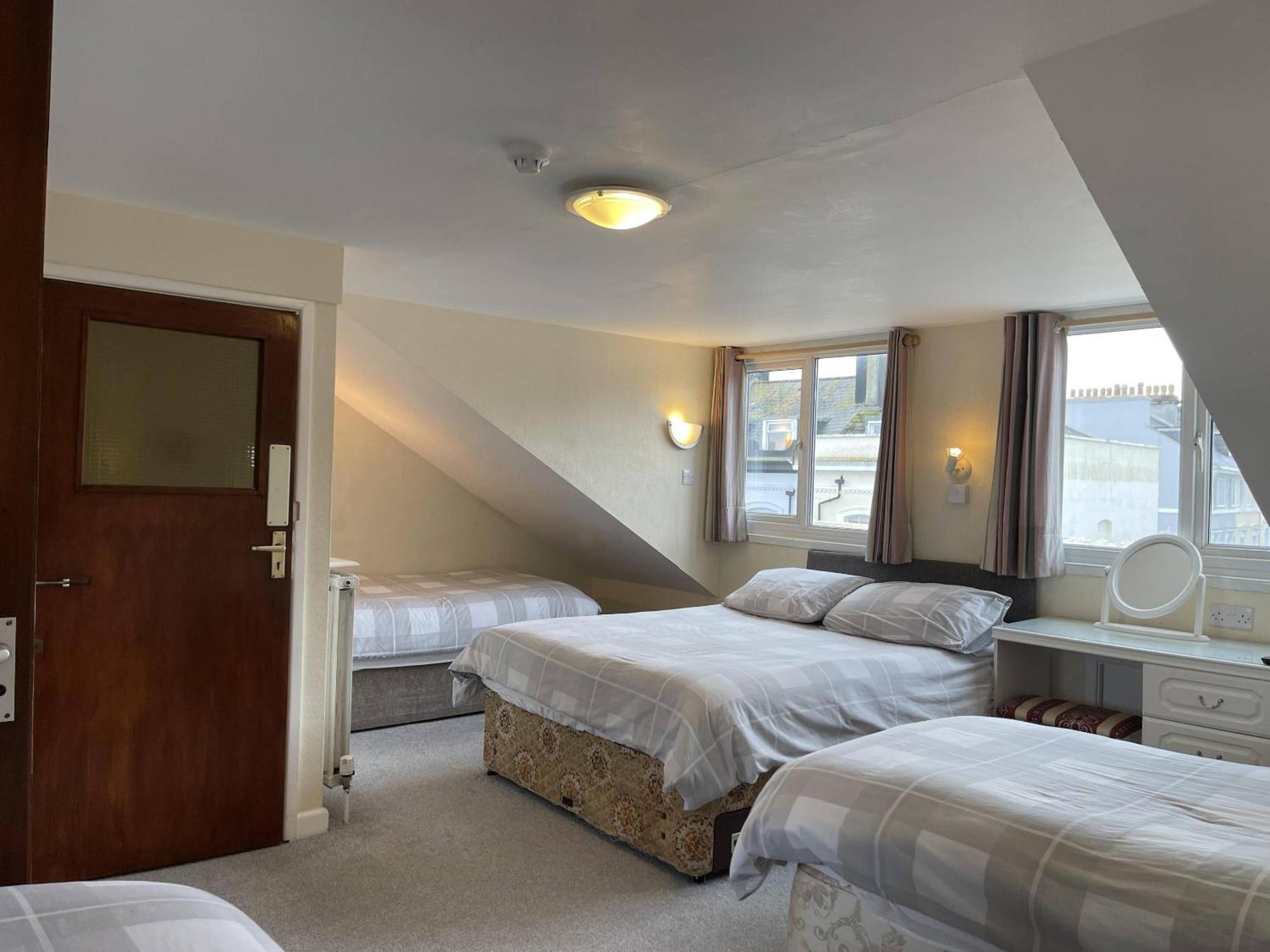 Lamplighter Guesthouse Plymouth Room photo